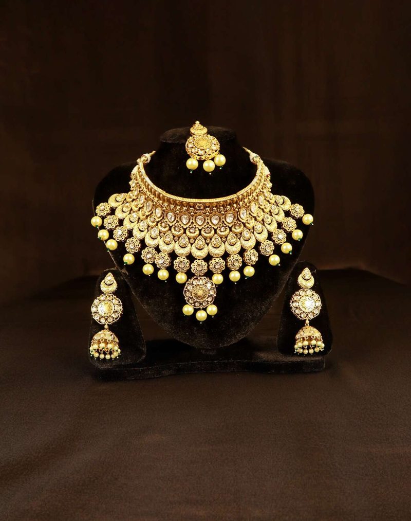 Jewelry stores at Gulshan VIVA Creations' exquisite jewelry collection.