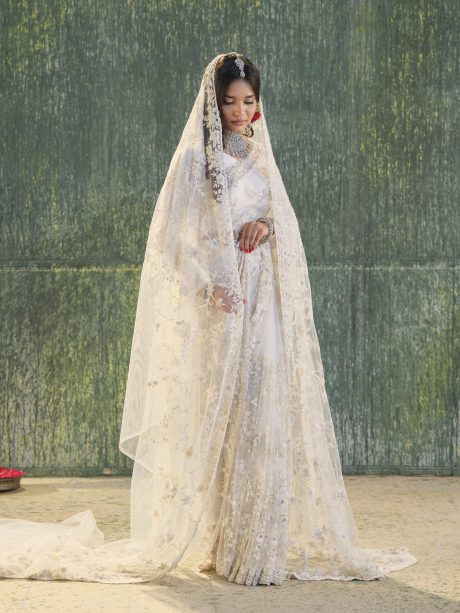 Nice Looking Wedding Saree Designed In Net Fabrics