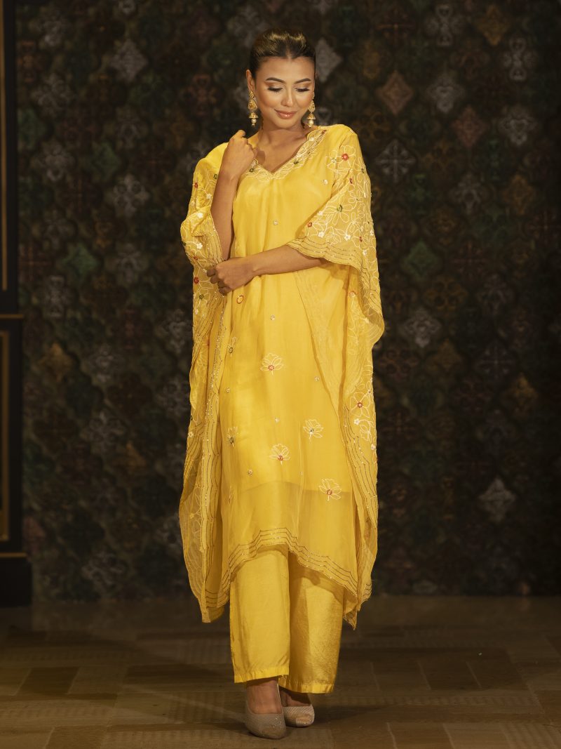 Splendid Looking Yellow Color Fashionable Party Wear Kaptan